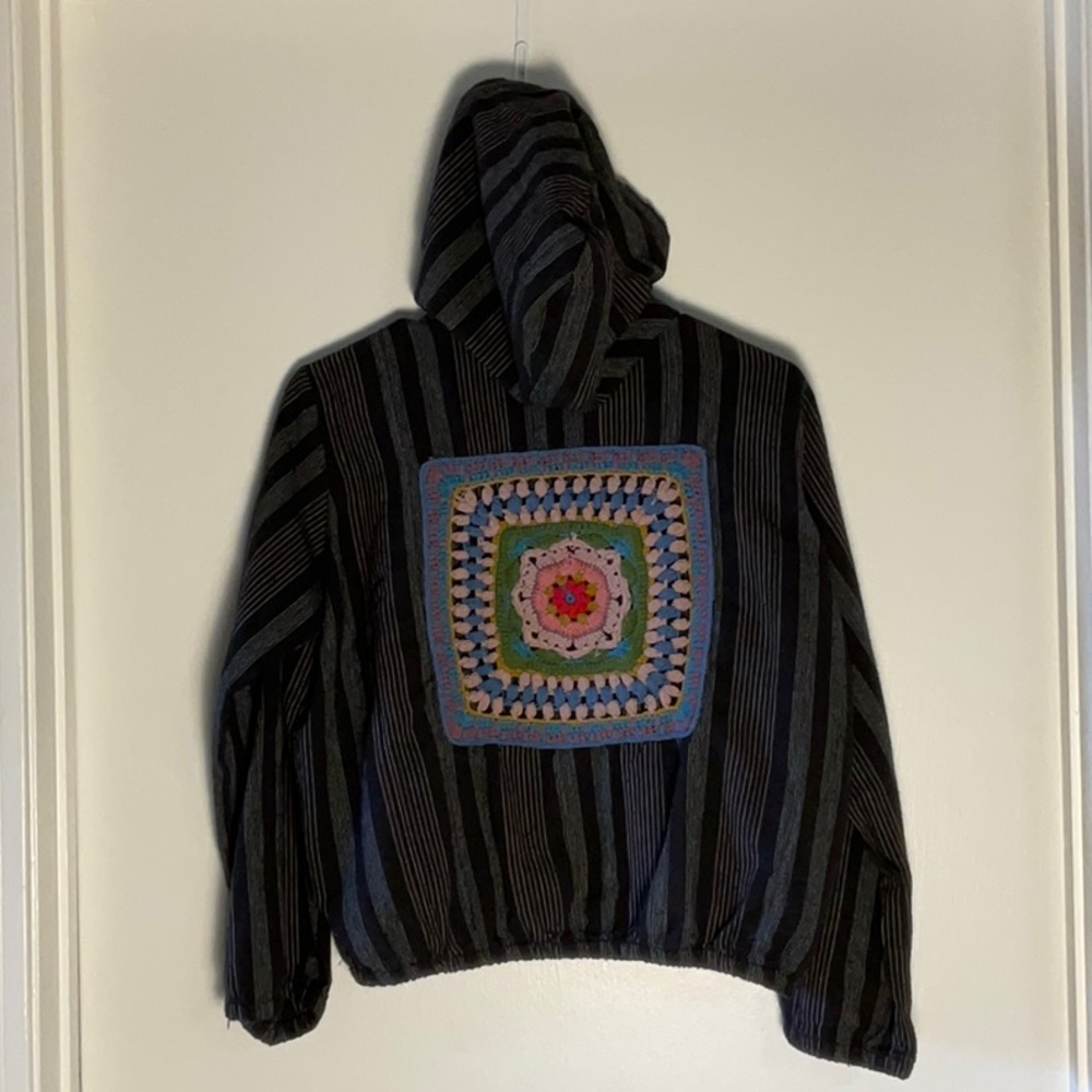 Lakhays Women's Black Striped Hoodie M/ L